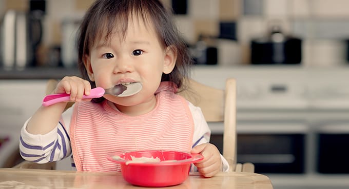 ทารกเริ่มทานอาหารได้เมื่อไหร่ แนะนำเมนูอาหารเด็กทารกทานง่าย