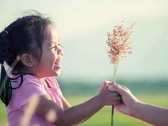 4 วิธีปลูกฝังลูกรักให้เป็นเด็กจิตใจดีและมีเมตตา