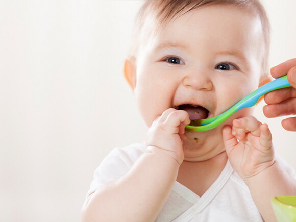 อาหารเด็ก 6 เดือน ลูกกินอะไรดี ตารางอาหารทารก 6 เดือน เสริมโภชนาการ