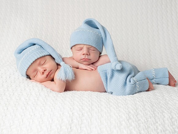 ทารก 1 เดือน เรื่องควรระวังการเลี้ยงทารกแรกเกิด ลูกแฝด