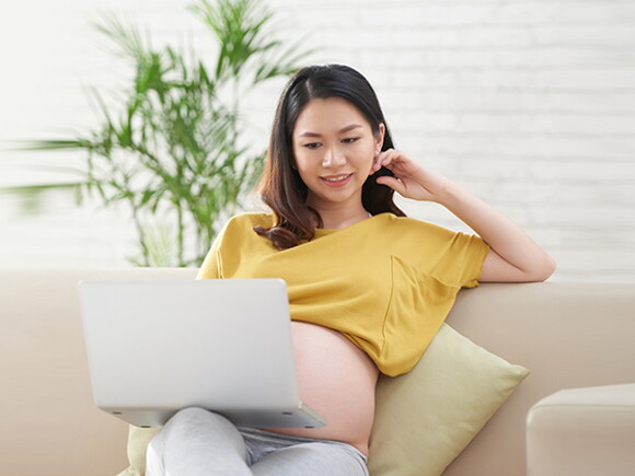 Pregnancy using laptop